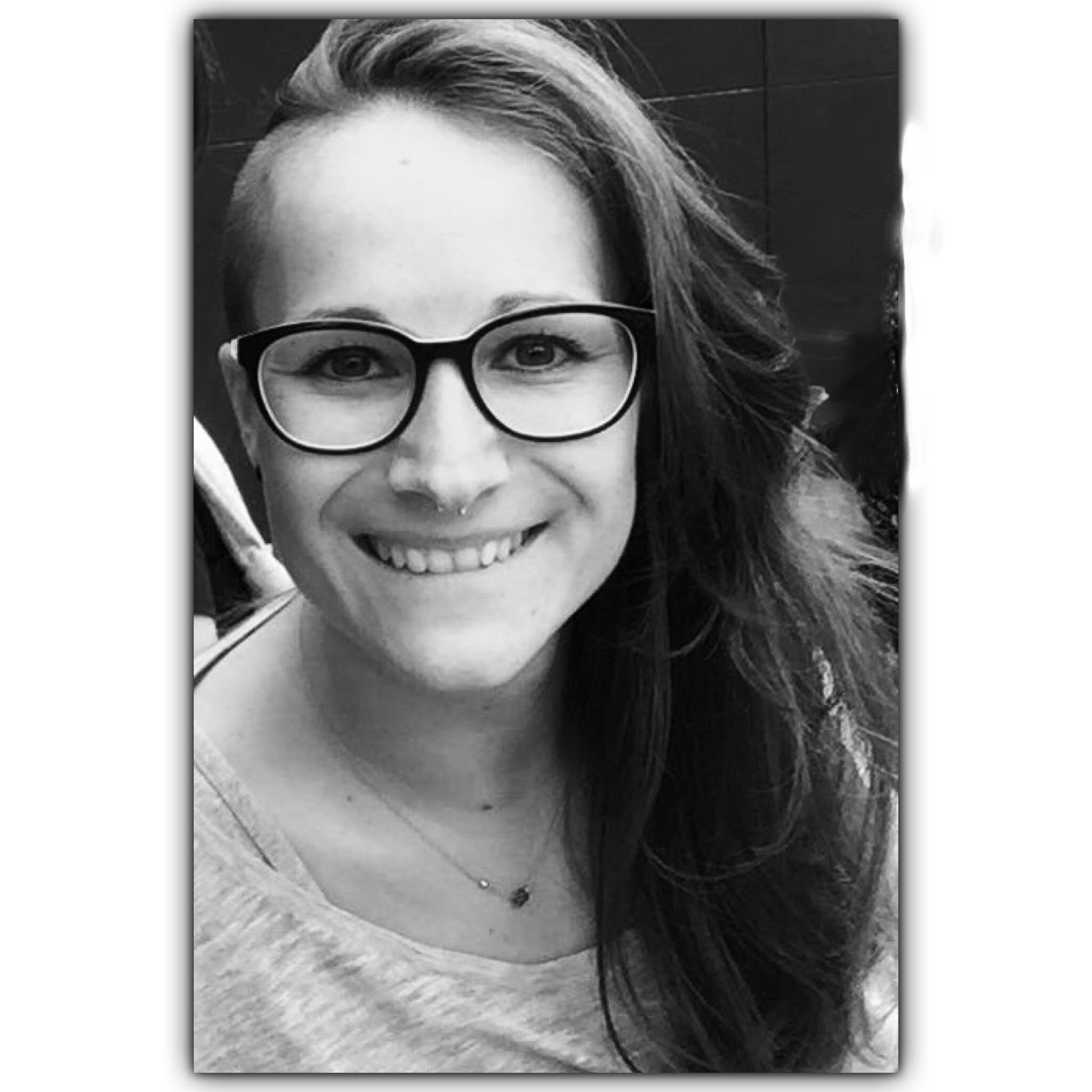 Carina Karolyi Carina Karolyi